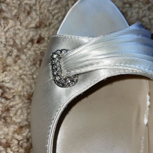 🍁SALE🍁 Like New White Bridal Heels - 7.5 - Picture 4 of 7
